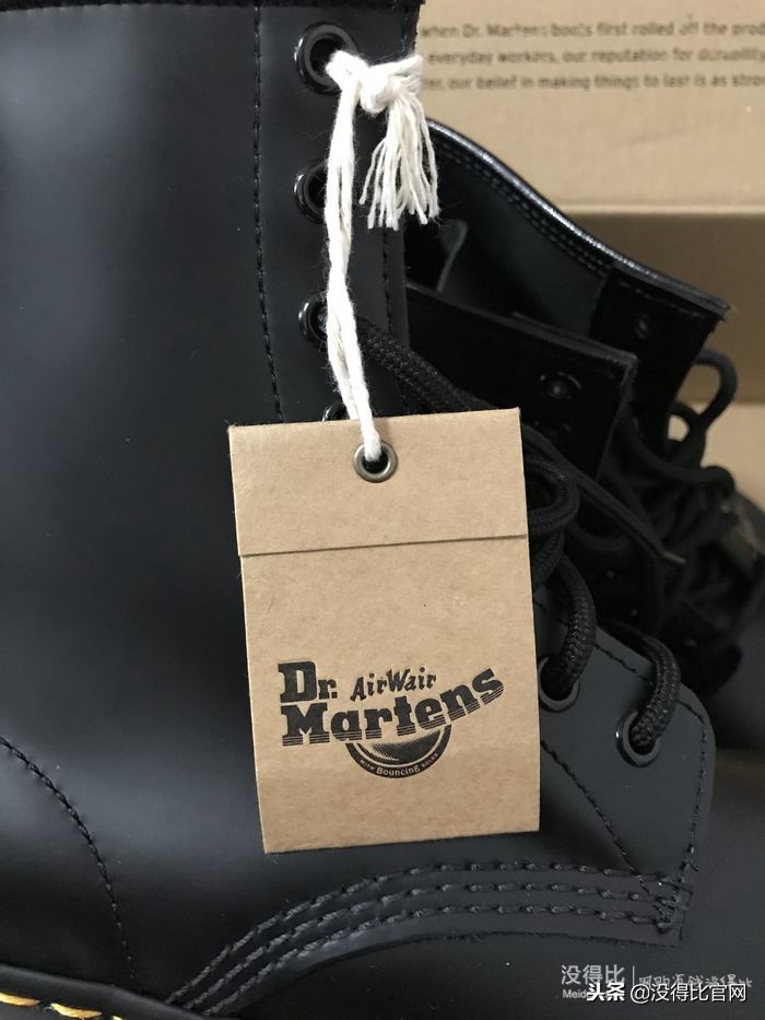 drmartens马丁靴冬季穿搭,drmartens马丁靴经典款搭配