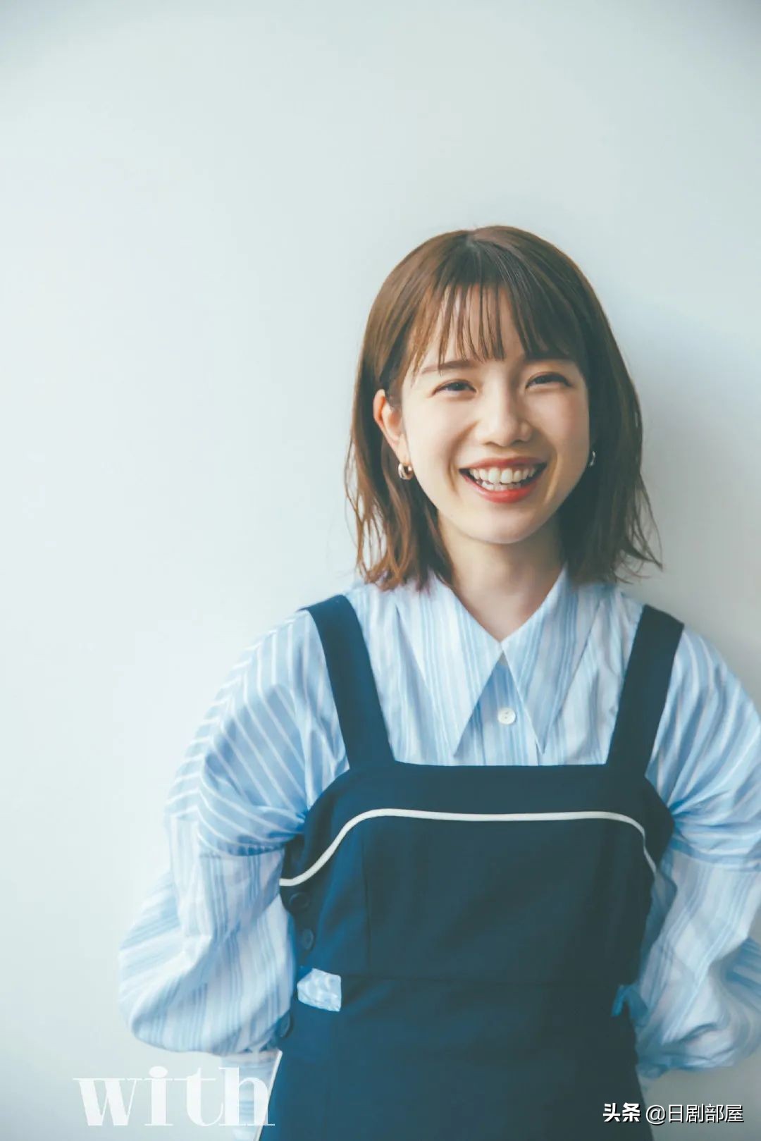 钘ゅ唸闈涜妭鐩鎼,钘ゅ唸闈涚患鑹烘彁鍒扮殑濂崇敓鏄皝