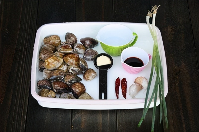 白蛤蜊吐沙盐的比例,洗蛤蜊吐沙