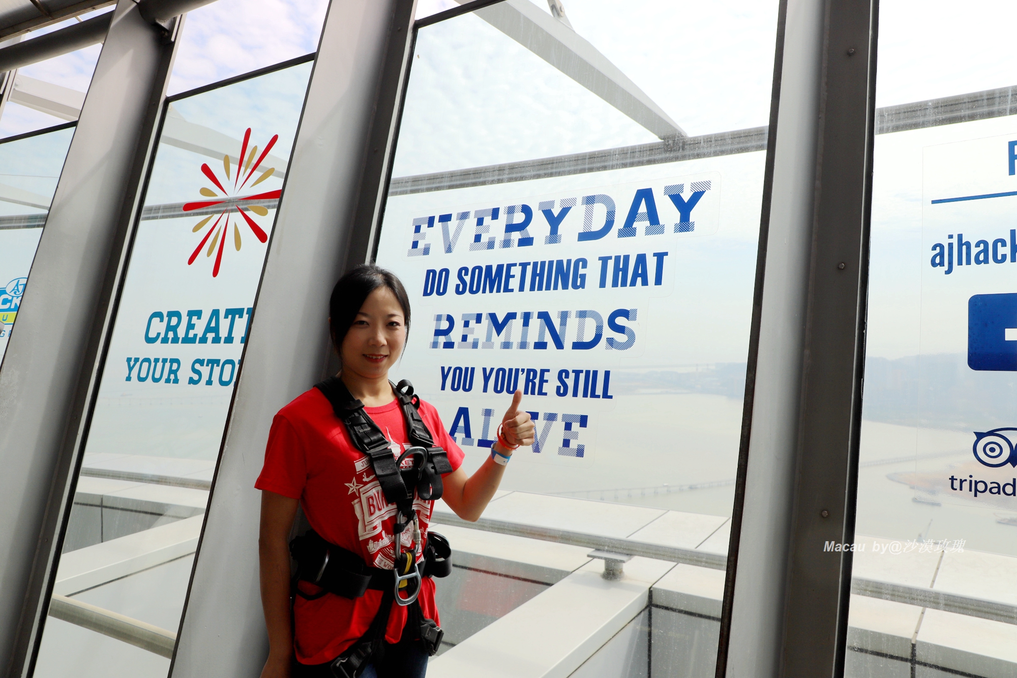 从3米高空跳到水里,世界最高蹦极澳门塔挑战成功