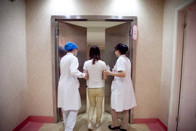 去医院做人流手术,不要的“胎儿”是怎么处理的?让人好心疼