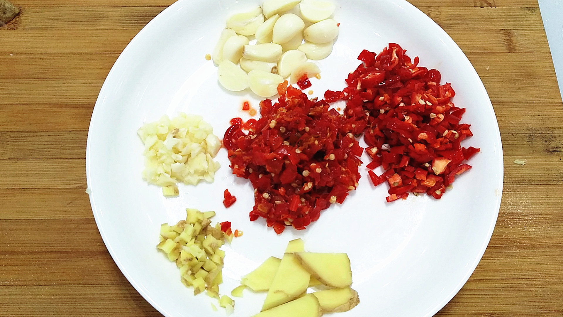 草鱼炖豆腐加什么配菜,清炖草鱼汤豆腐怎么炖好吃又简单