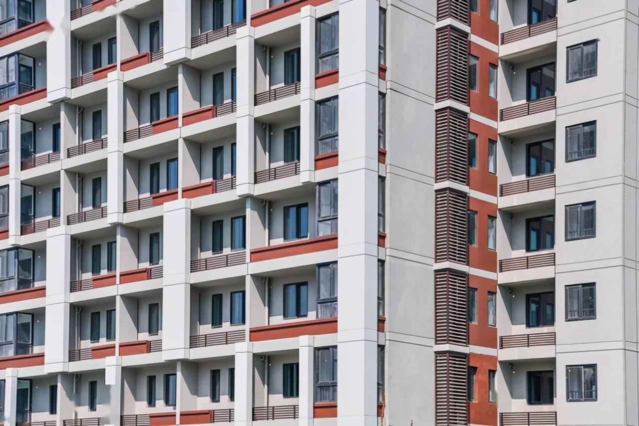 33层的高层，如果就剩下1层、20层和32层，刚需选哪个最好？