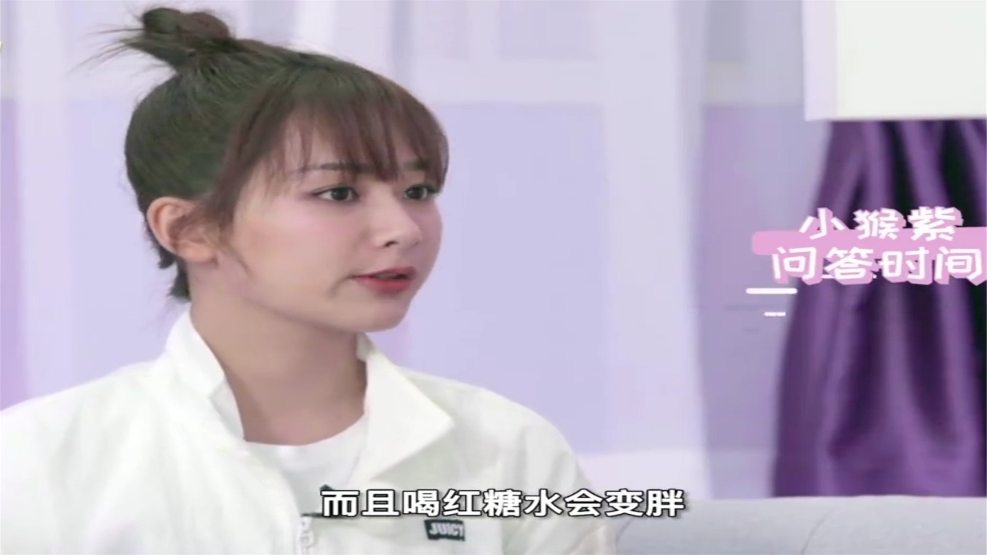 杨紫来大姨妈肚子疼的电视剧,杨紫被拍在家练瑜伽