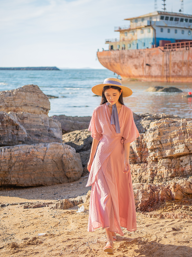 五一出游少穿什么裙子,适合五一出游的度假风连衣裙