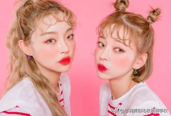 瘦长脸适合丸子头的发型,2021最洋气的减龄发型圆脸丸子头