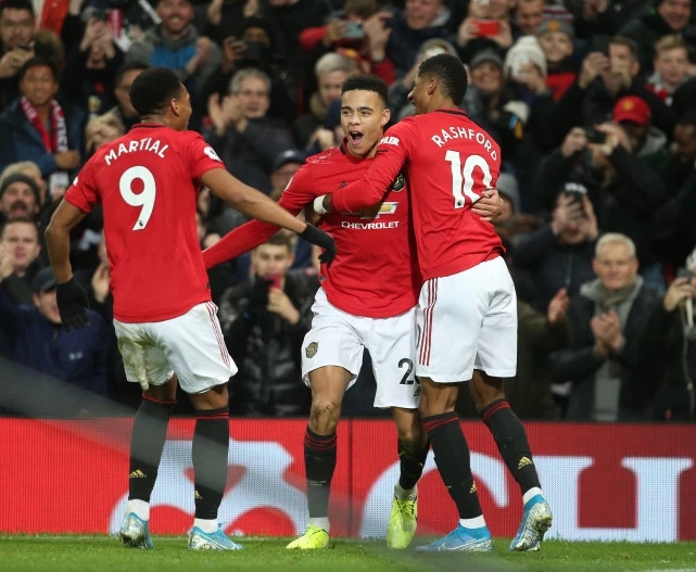 英超曼联2-1曼城集锦,英超三连冠6年5冠复制曼联神迹