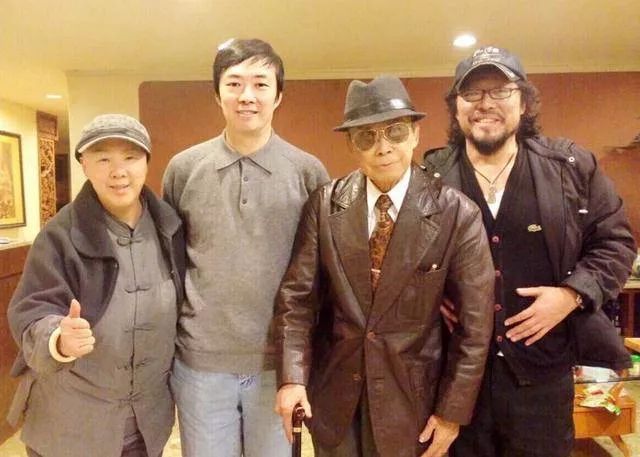 64岁费玉清告别歌坛,现场泪奔,万望珍重