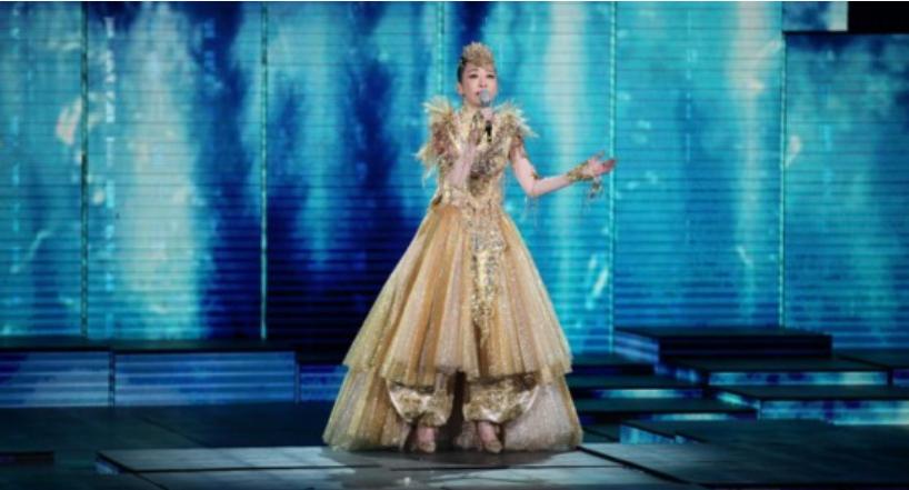 21岁爆红,24岁走出国门,32岁跌落神坛,萨顶顶到底经历了什么?