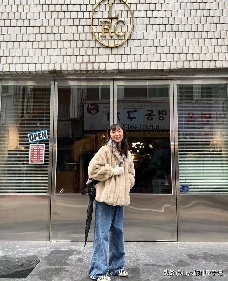 冬季羊羔毛卫衣怎么搭配才好看,冬款羊羔毛卫衣怎么搭配才好看