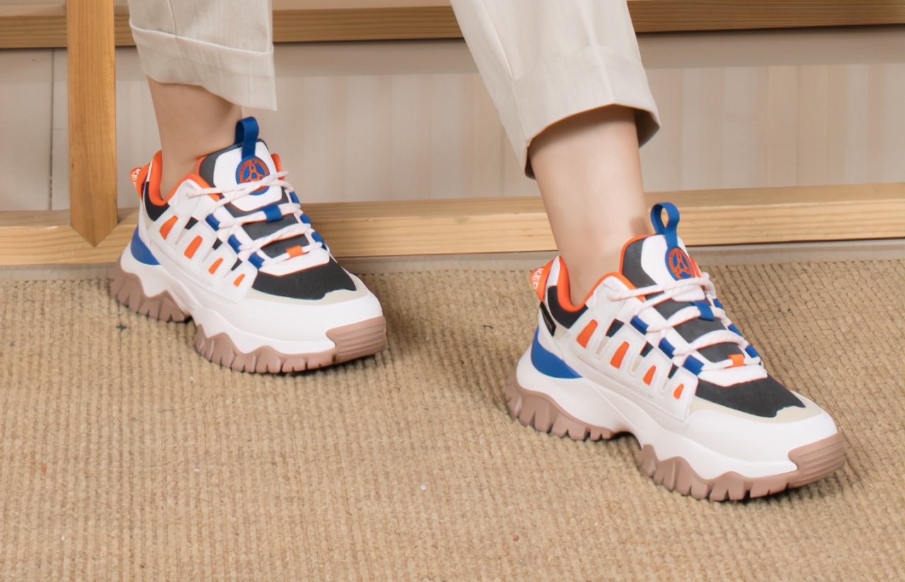 燕翠娥：一时方便足部多有不便盘点影响穿鞋的4个坏习惯