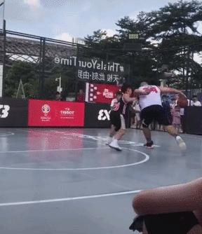 这个手势代表什么意思,中指无名指弯曲这个手势什么意思