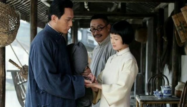 毛*东泽**敲响了“板仓杨寓”大门,一个圆脸大眼睛的少女出现在眼前