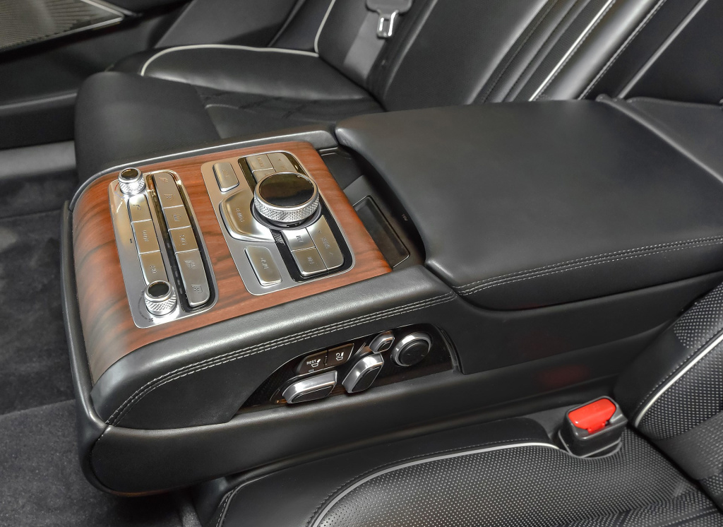 新款奔驰s级上市售价96-130万元,奔驰s级2024款全新换代