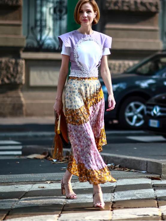 秋天穿裙子好看还是裤子好看,半身迷笛裙穿搭