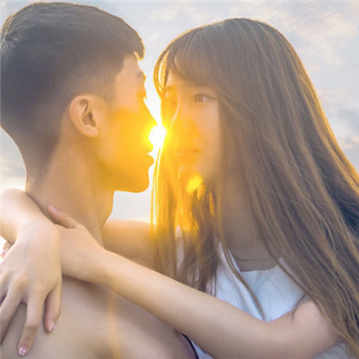 必须掌握的十大接吻方式,接吻时男人有这三个动作别怀疑