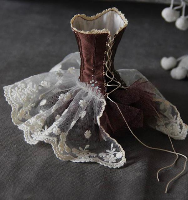 老爸酷爱芭比娃娃?微缩家具做到痴迷!