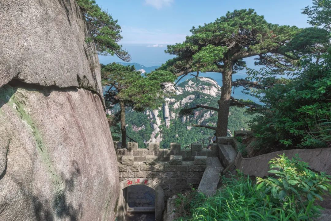 五岳中的南岳位于哪个省,九华山和天柱山哪座更值得游一游