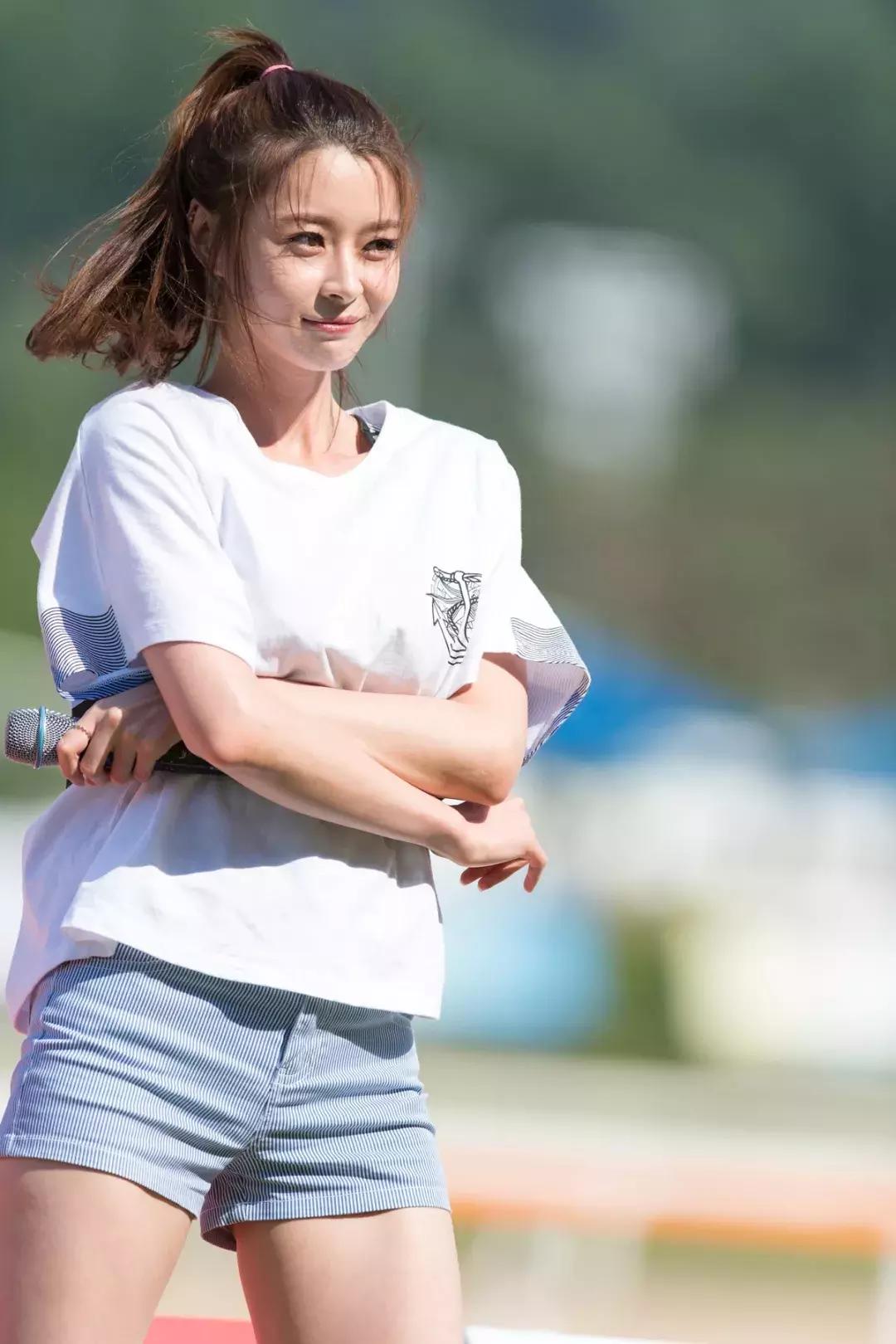 她被称为“女团性感标杆”，你评评理