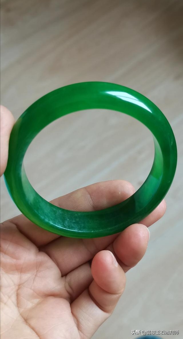 最便宜的翡翠手镯品种,绿货捡漏翡翠手镯