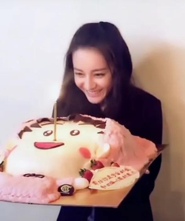 迪丽热巴的生日蛋糕图片,迪丽热巴生日蛋糕