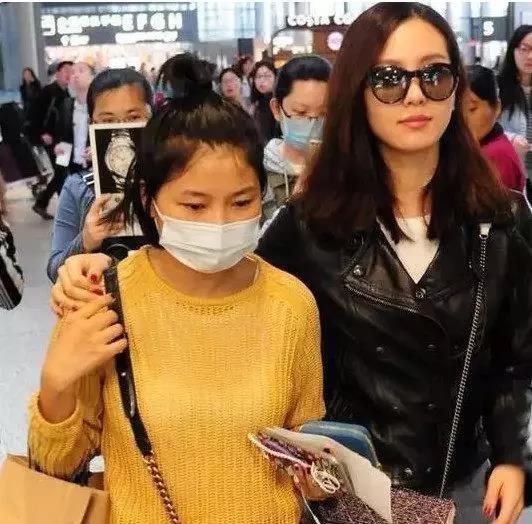 艺人助理有多累？圈内人：一男星出差3天带7双鞋！幕后团队皆不易