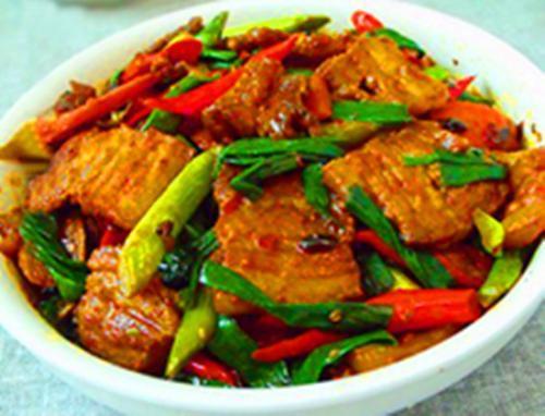 月子可以吃酱油蚝油胡椒粉和葱嘛,产后葱姜蒜哪些不能吃