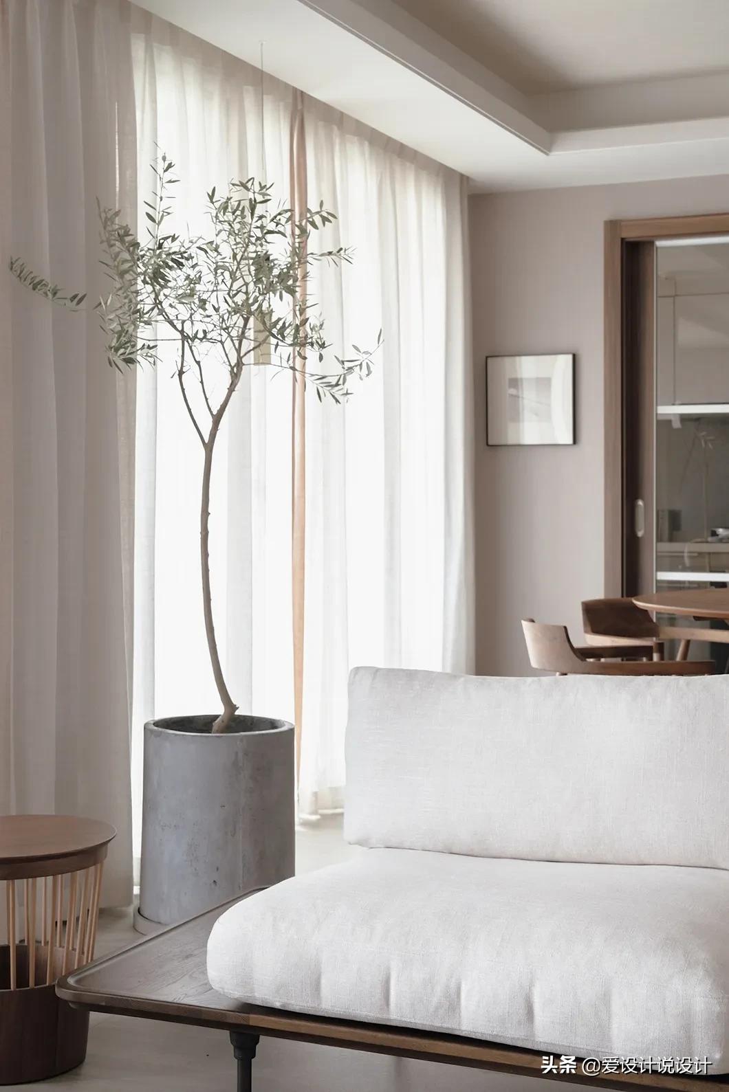 原木是让人清新脱俗的风格,现代简约和原木风混搭