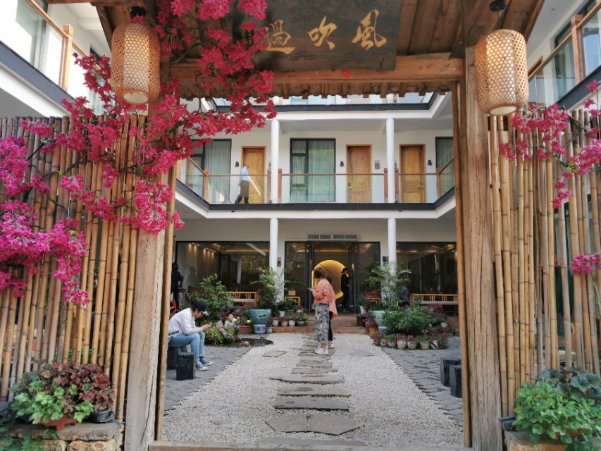 重渡沟：曾经的穷山沟！被民宿唤醒、如今游客一住就俩月