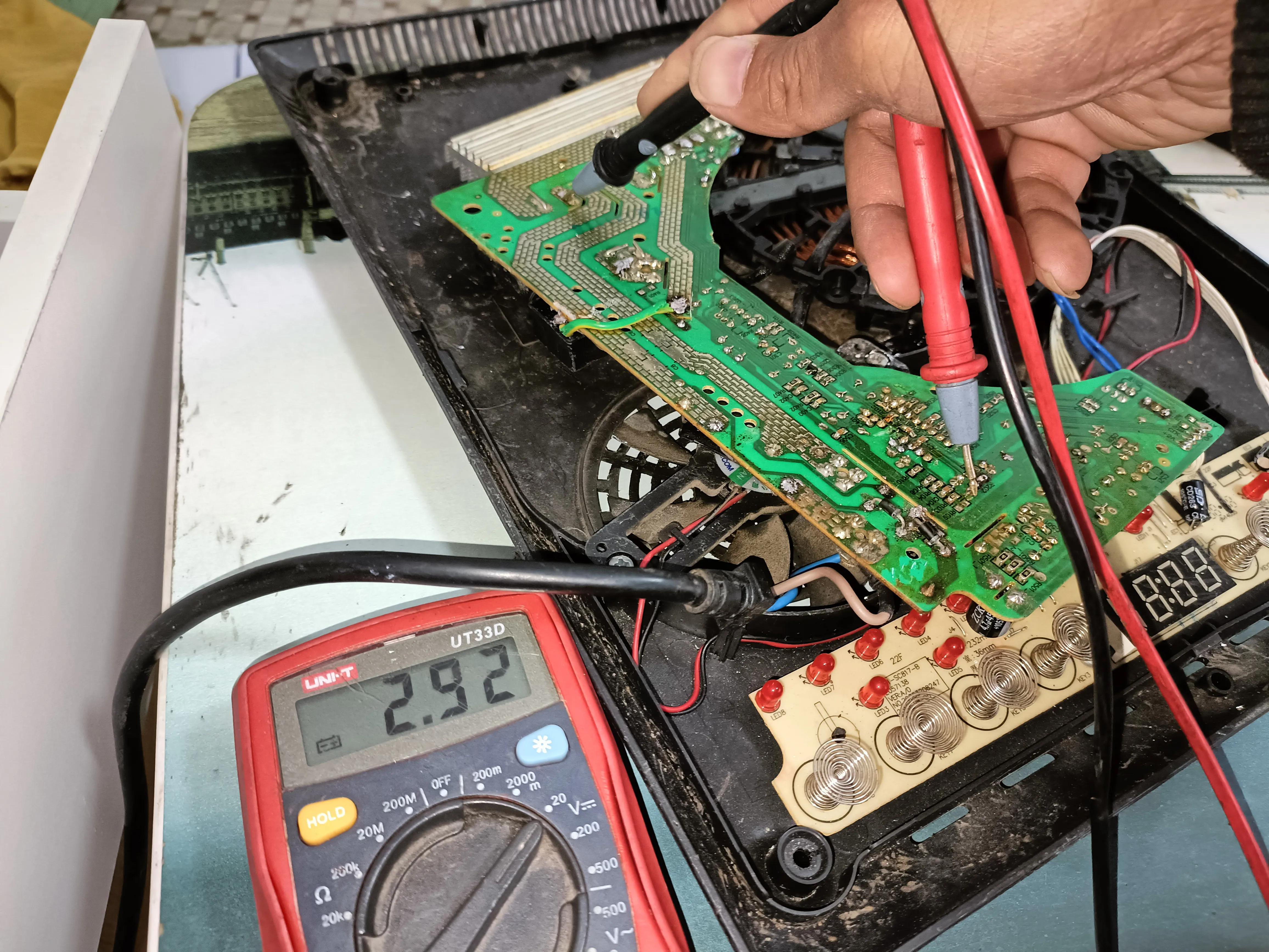 电磁炉风扇电压过高烧坏怎么修复,电磁炉电源管理芯片电压过高