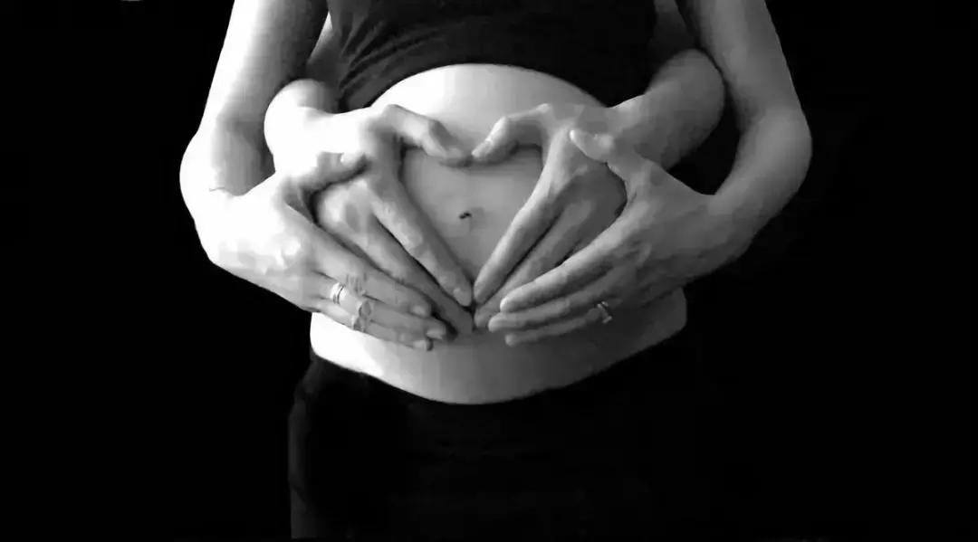 生孩子后迫不得已剪头发,生完孩子为什么把头发都剪掉