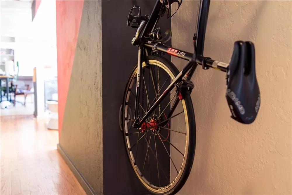 他一个人住,她一人独住100平复古房