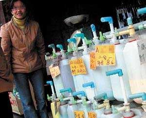 理发店的洗发水都是从哪来的，为什么超市买不到？看完知其猫腻