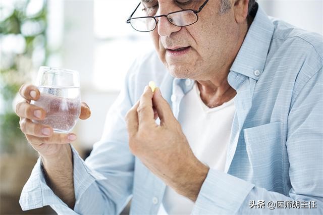 药店里几块钱的维生素b12能吃吗,治疗神经炎用维生素b1好还是b12好