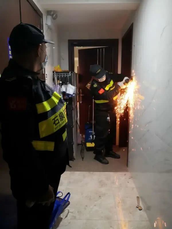 楼道堆物怎么解决,楼道堆积物品归谁管理