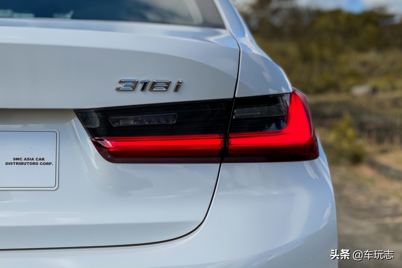 2012宝马318i高配,2017款宝马318i时尚型低配