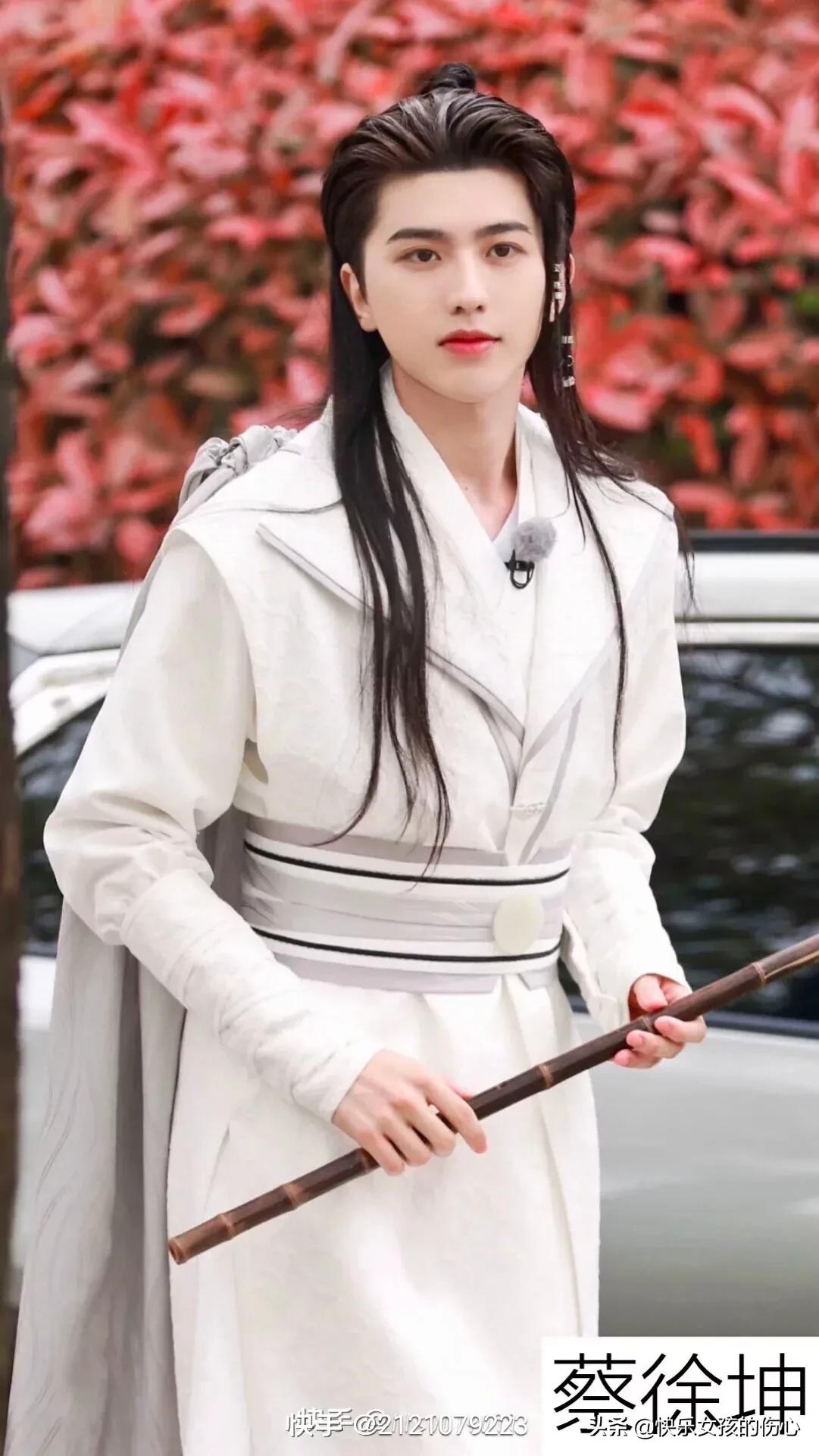 形容古代开朗帅气男子外貌的句子,描写古代男子温润儒雅气质的句子