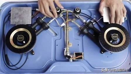 燃气灶打着火松手就灭解决小诀窍,燃气灶一直按着才可以用