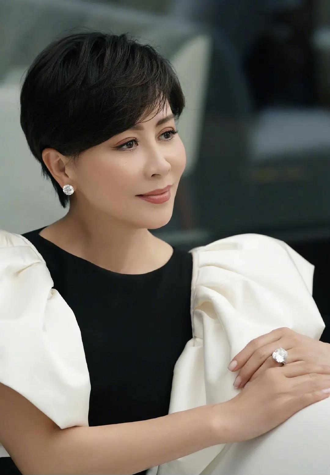 爱豆的戒指戴哪,爱豆婚戒