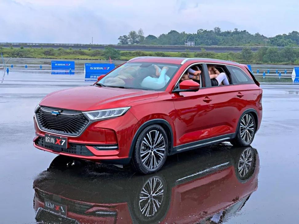 长安欧尚x7新款七座suv自动,长安欧尚x7plus和五菱星辰哪个好