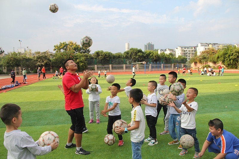 激情点燃梦想啦啦操,激情点燃足球
