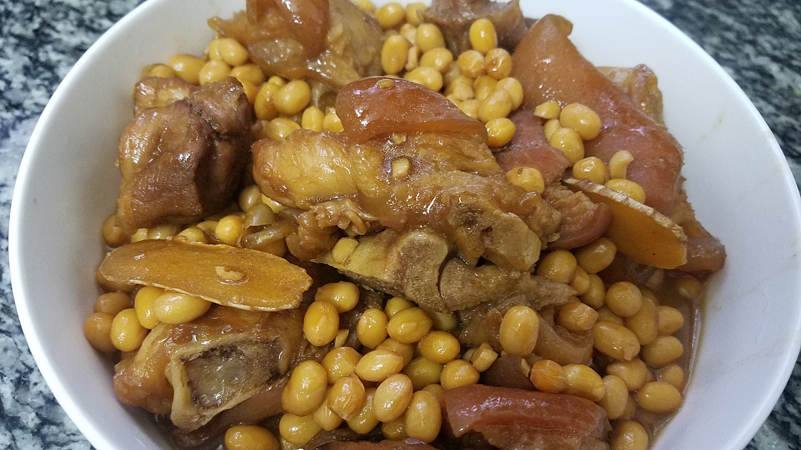 猪脚炖黄豆的做法老东北美食,猪脚黄豆炖竹笋广东