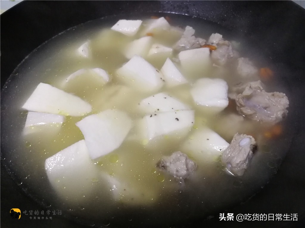 排骨一焯水发绿咋回事,排骨一煮就飘起来