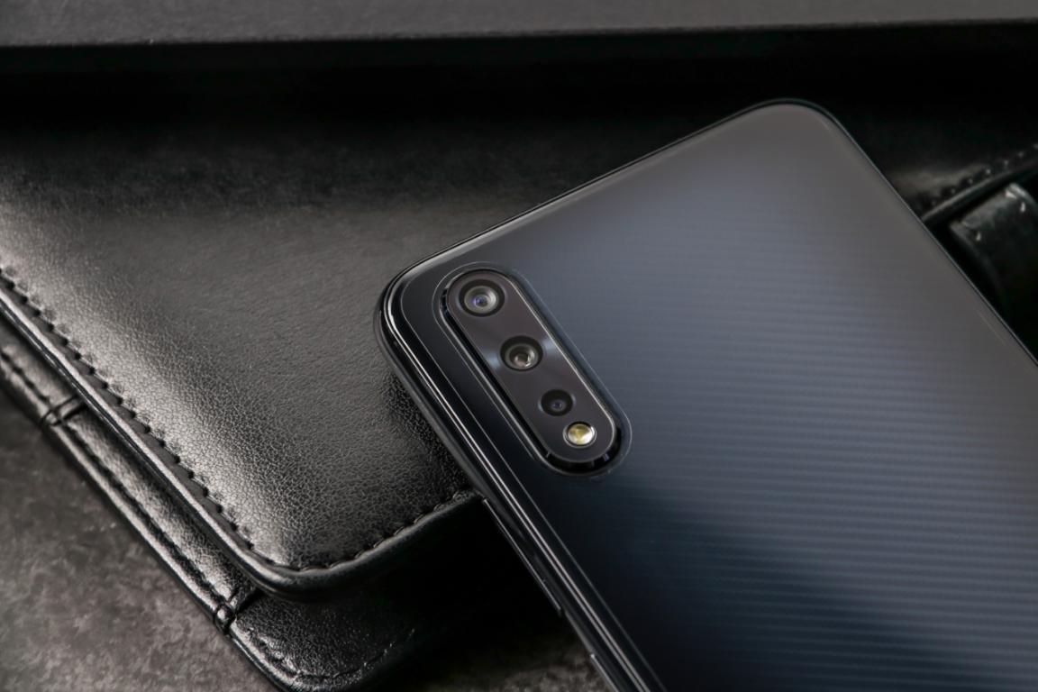 旗舰规格中端定价，iQOONeo855版到底为何吸引人