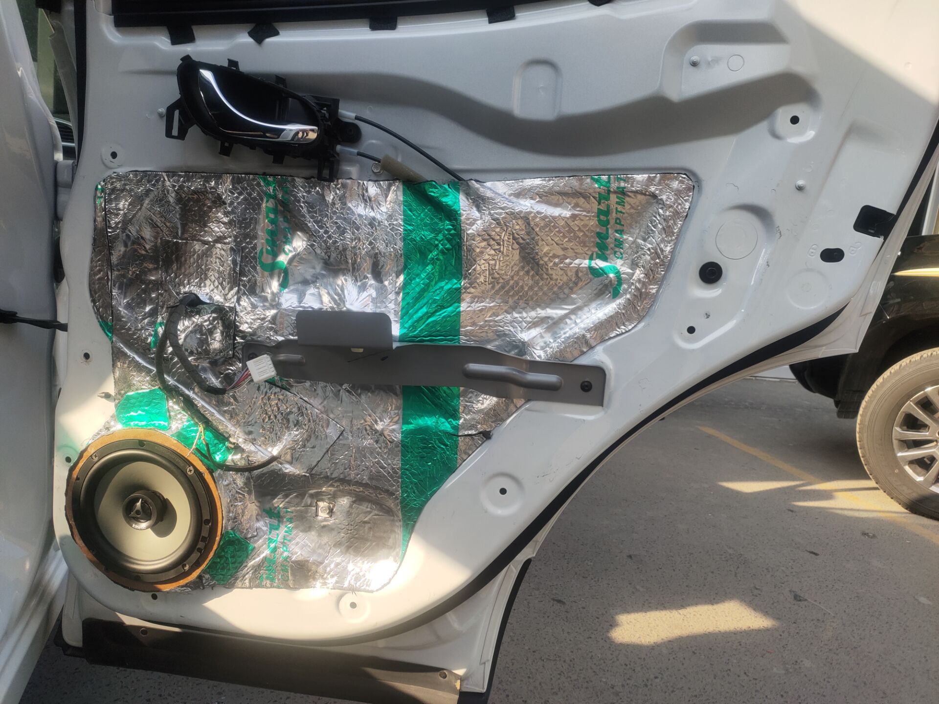 雷诺科雷傲音响改装案例,雷诺汽车音响改装