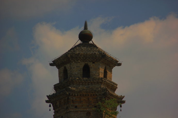 开封古老的塔,开封千年铁塔遗址