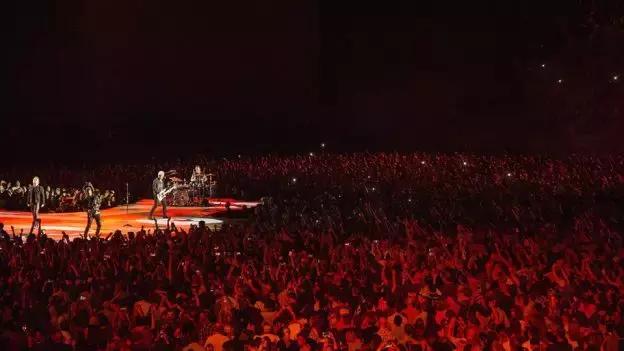 世界级摇滚乐队u2,u2乐队爱尔兰演唱会