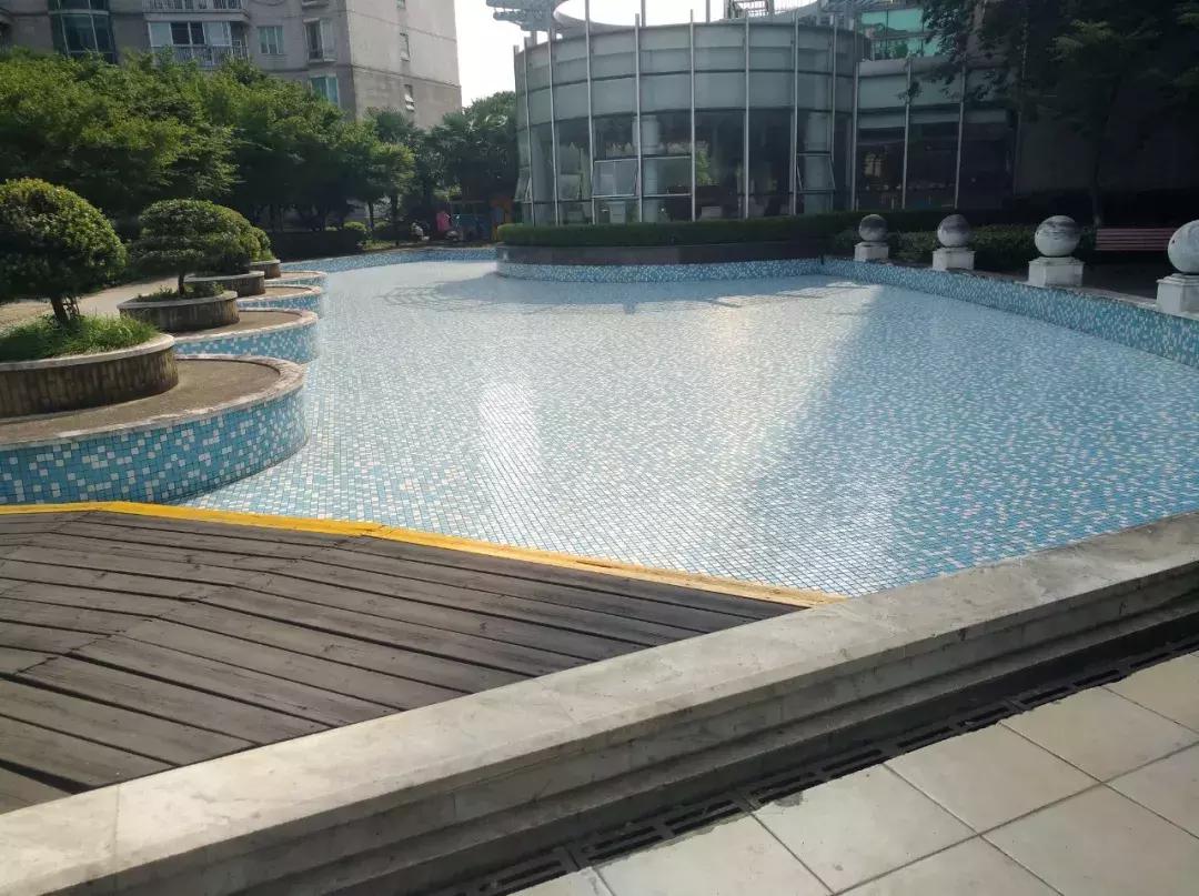 曾经的富人区如今没有人住,曾经的富人区洋房中的洋房