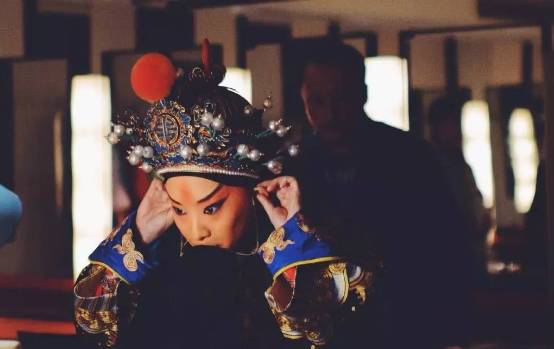 一个只争第一的姑娘,在台上扮男人却成了“头牌”