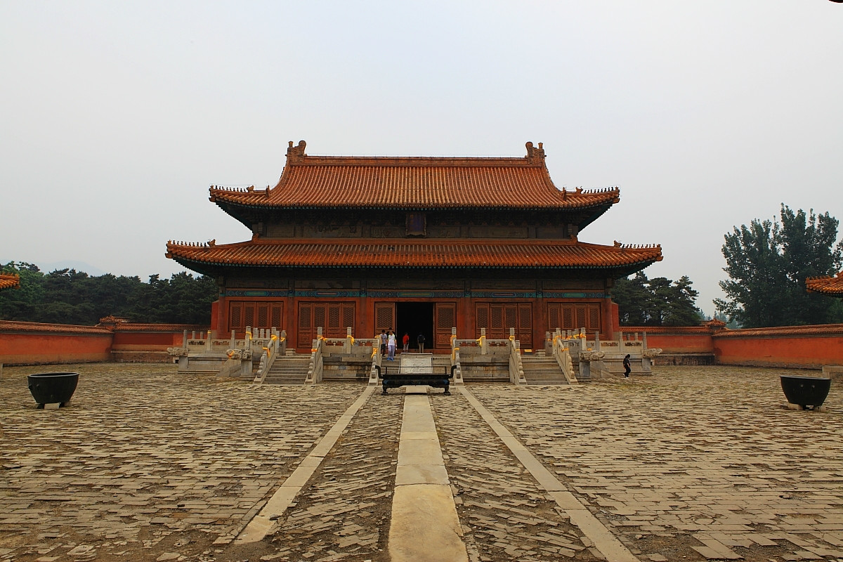 宴会上，国宝九龙杯失窃，周恩来只用一招，让外宾主动上交